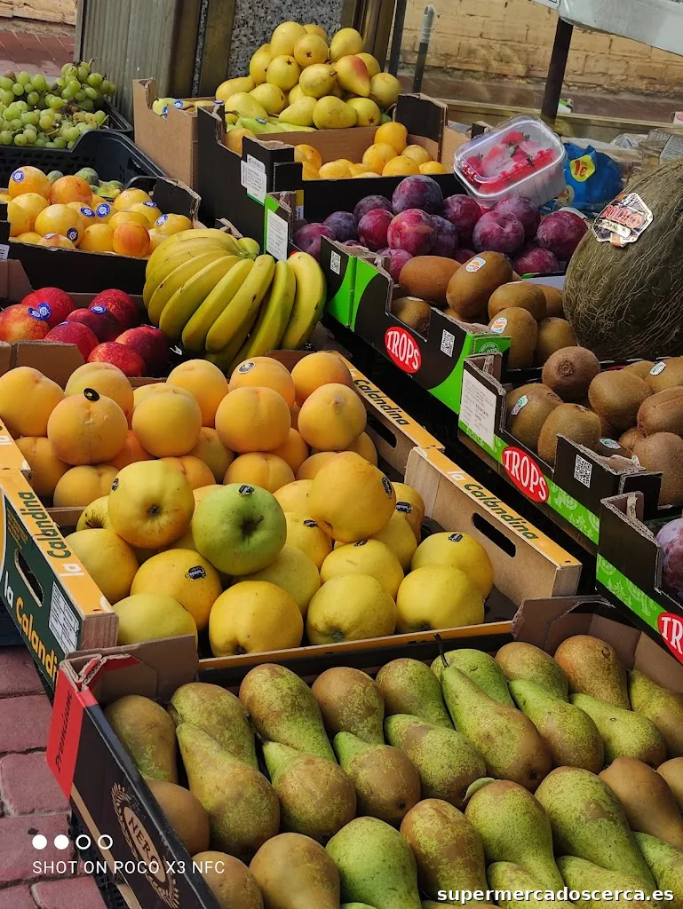 FRUTERIA Y TIENDA HERMANOS DE LA CHICA