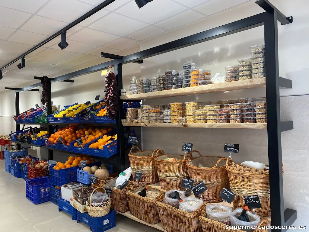 Los Gemelos. Supermercat, carnisseria, fruiteria