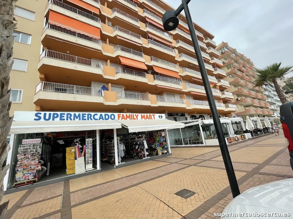 Supermarket Family Mart